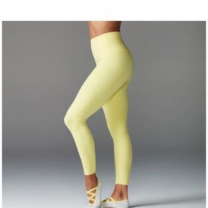 Tavi Apparel Scallop‎ High-Waisted 7/8 Tight